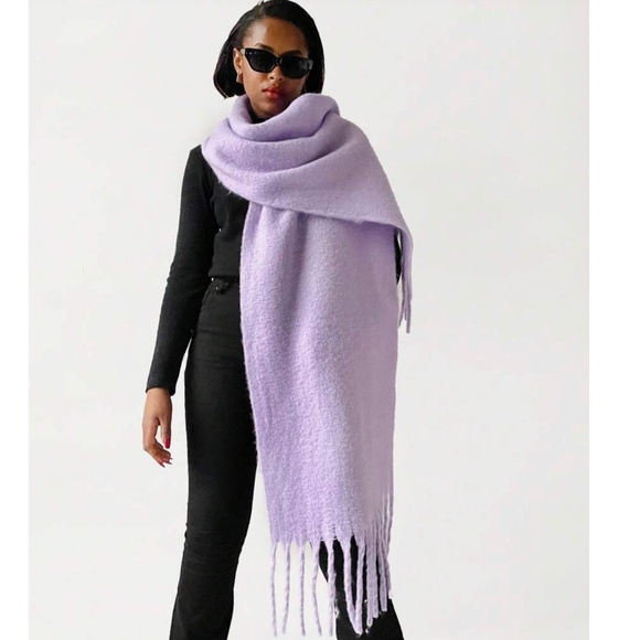 Lavender Purple Wide Shawl Scarf With Tassels Fuzzy Knit - Picture 4 of 7